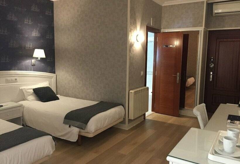 اتاق خانوادگی, Las Rocas Playa