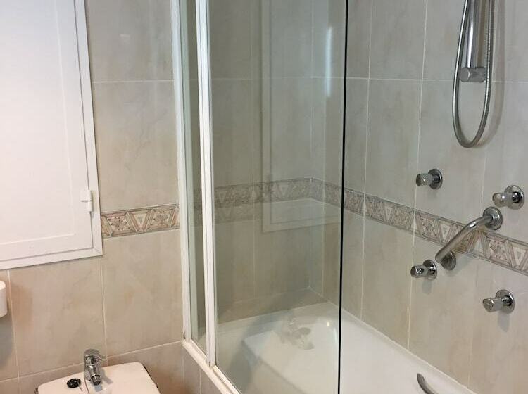 اتاق خانوادگی, Las Rocas Playa