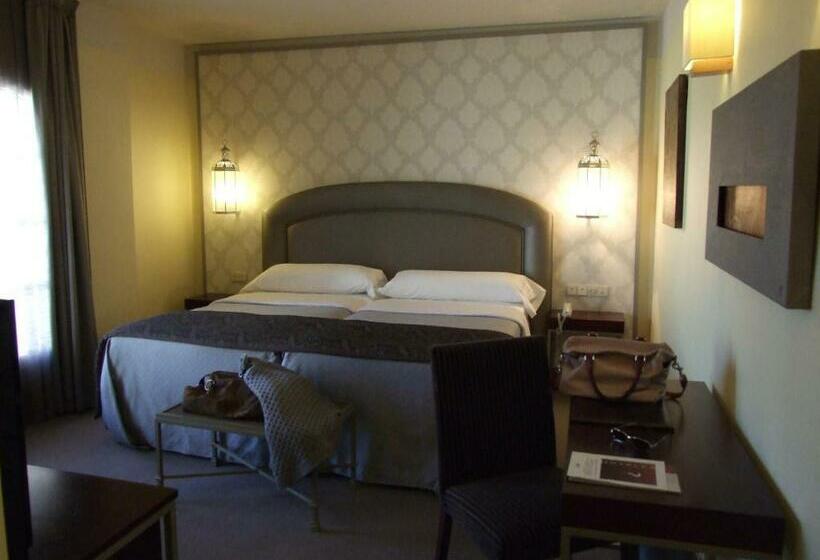 スタンダードルーム, Macia Alfaros