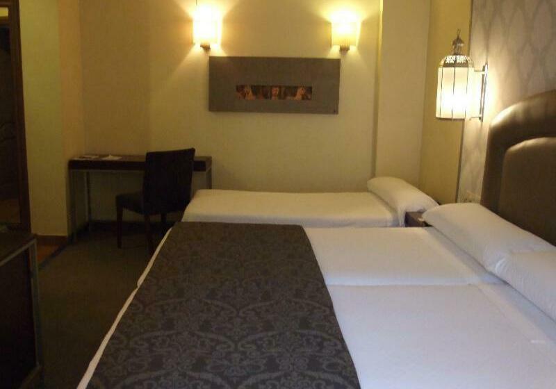 スタンダードルーム, Macia Alfaros