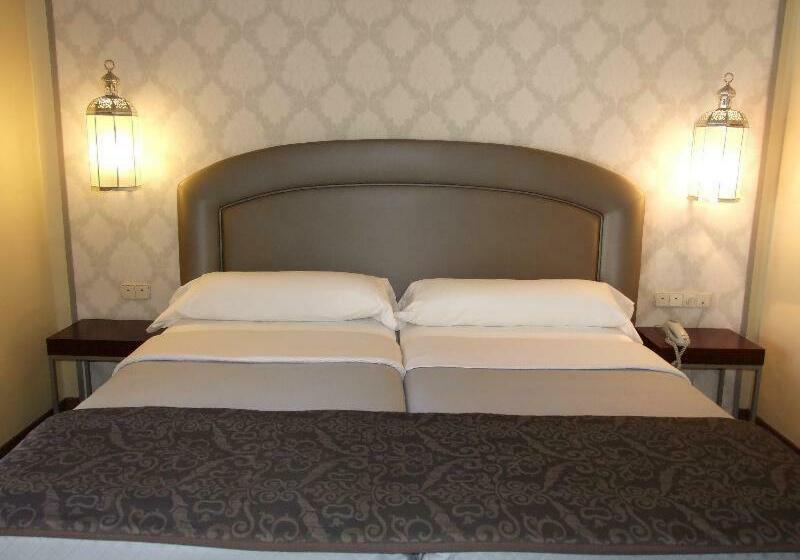 スタンダードルーム, Macia Alfaros