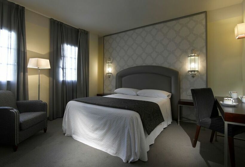 スタンダードルーム, Macia Alfaros