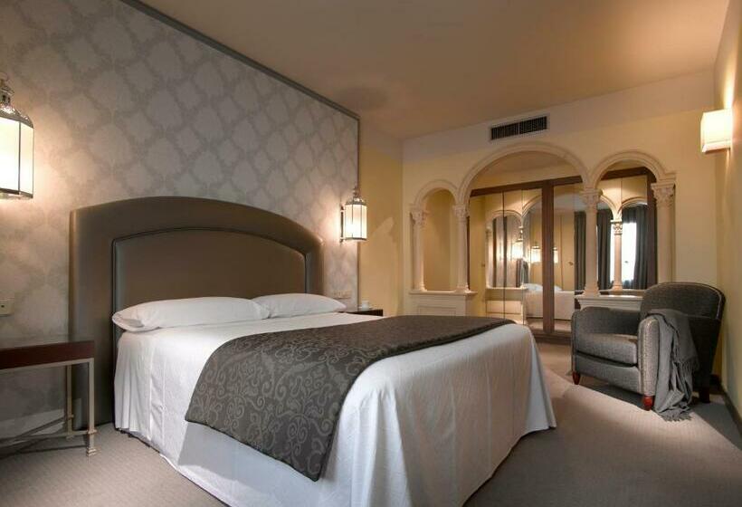 ファミリージュニアスイート, Macia Alfaros