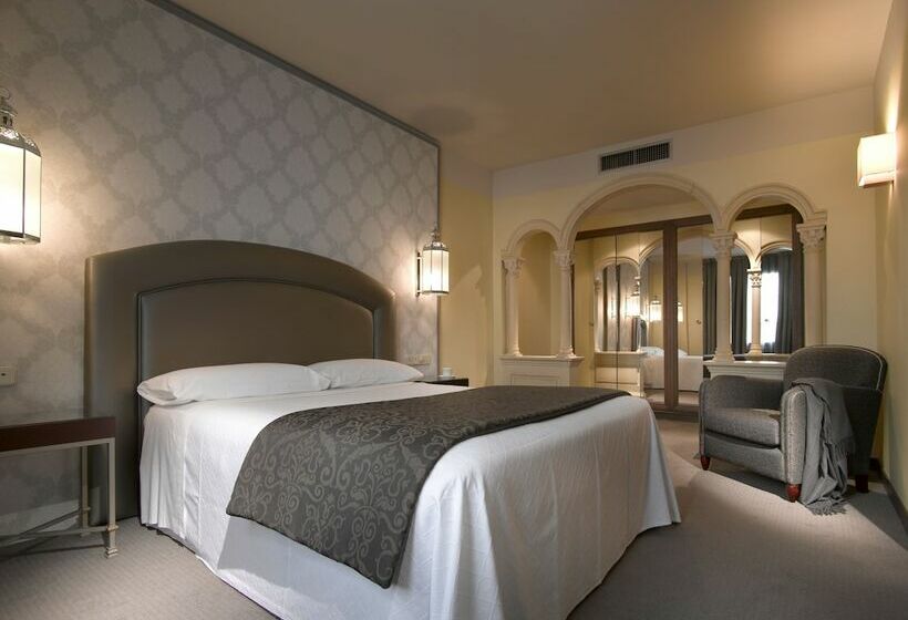 ファミリージュニアスイート, Macia Alfaros