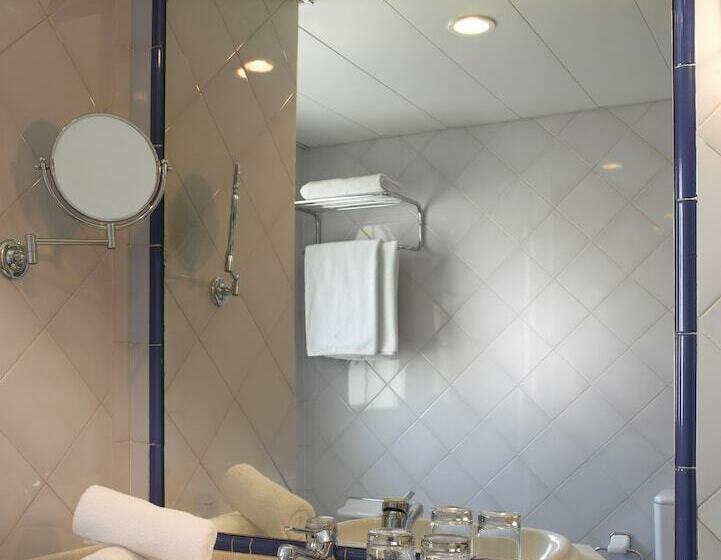 ファミリージュニアスイート, Macia Alfaros