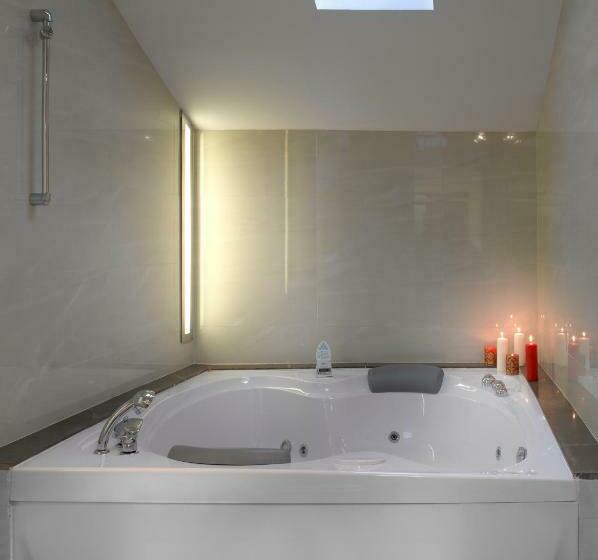 デラックススイート, Macia Alfaros