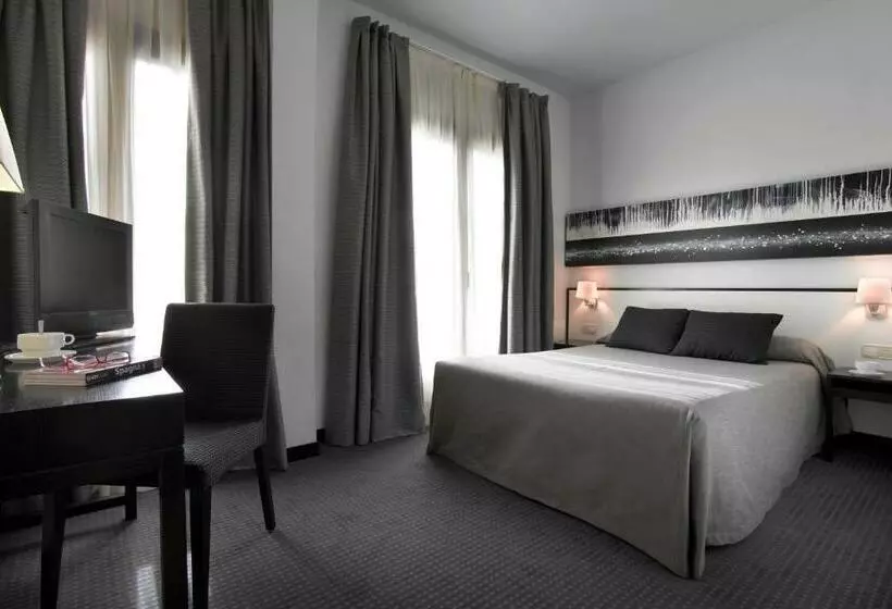 Chambre Supérieure, Macia Plaza