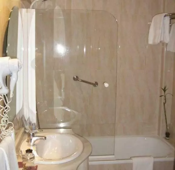 Chambre Standard Individuelle, Macia Plaza
