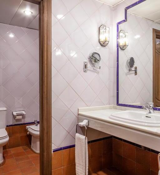 ファミリージュニアスイート, Macia Alfaros