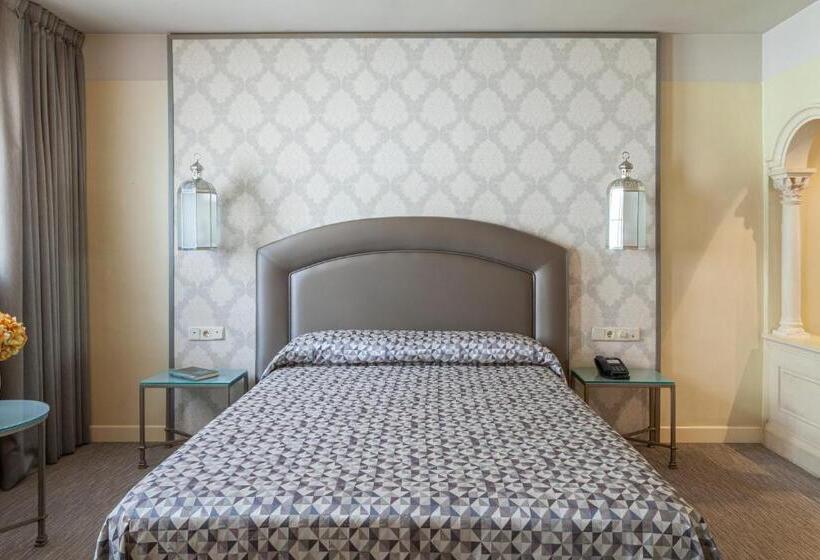 ファミリージュニアスイート, Macia Alfaros