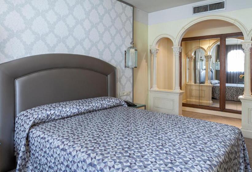 ファミリージュニアスイート, Macia Alfaros