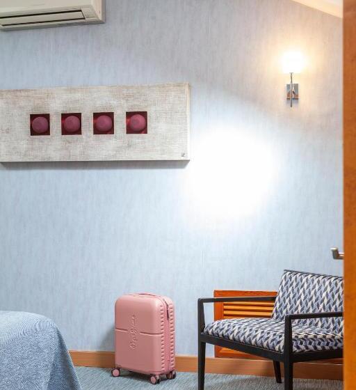 デラックススイート, Macia Alfaros