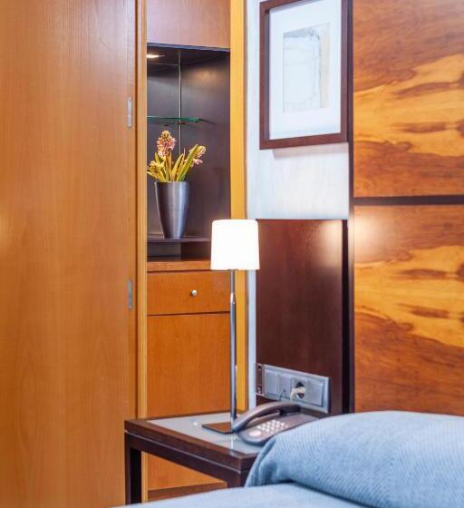 デラックススイート, Macia Alfaros