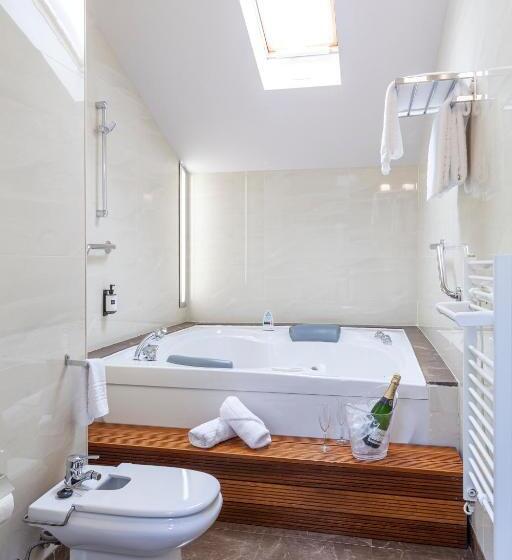 デラックススイート, Macia Alfaros