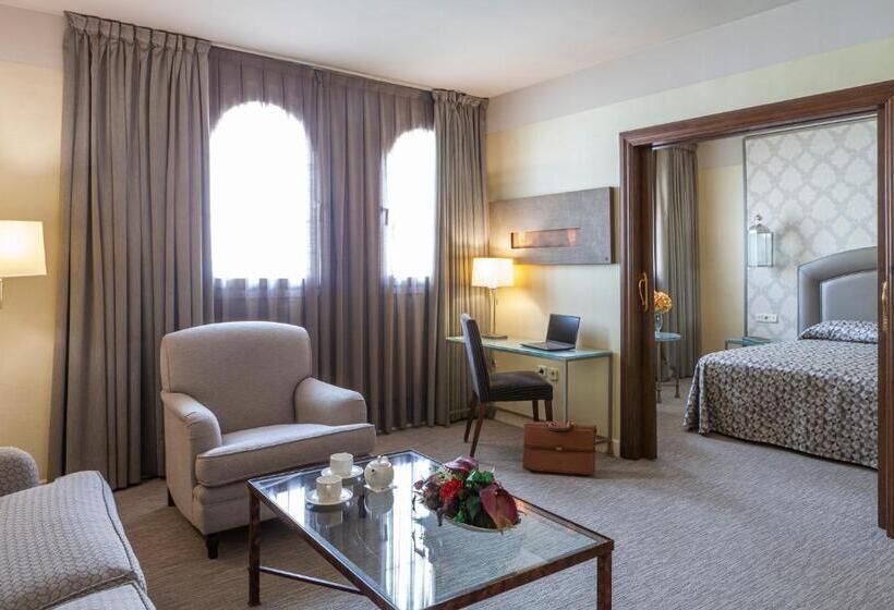 ファミリージュニアスイート, Macia Alfaros