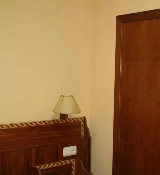Chambre Standard Individuelle, Marinetto