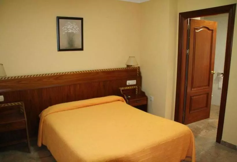 Chambre Standard Individuelle, Marinetto