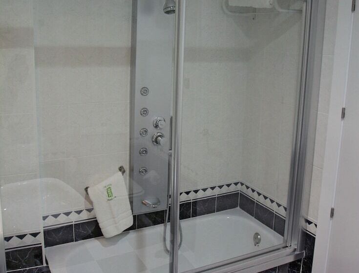 غرفة قياسية رباعية, Molinos