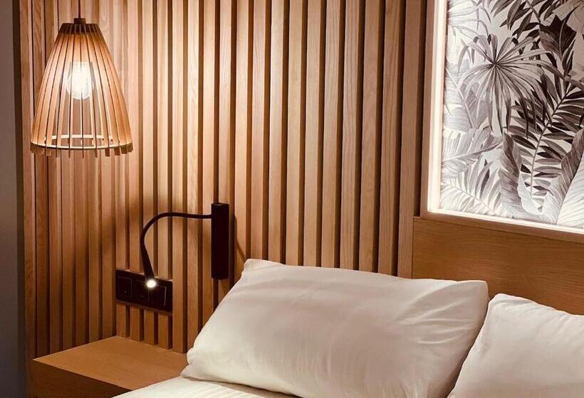 スタンダードルーム, Noy