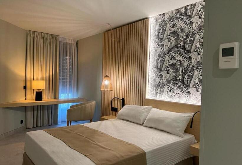 スタンダードルーム, Noy