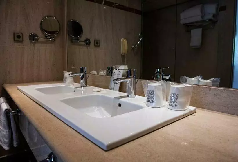 Standard Triple Room, Palacio Del Mar