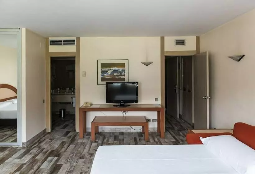 Standard Triple Room, Palacio Del Mar