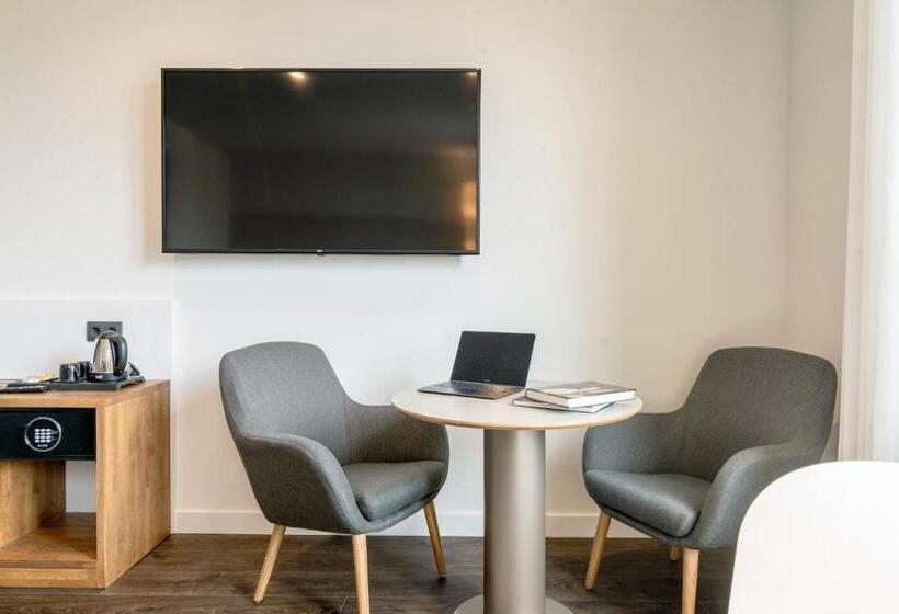 Номер Superior, Peninsular