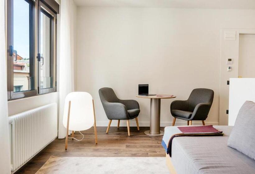 Полулюкс, Peninsular