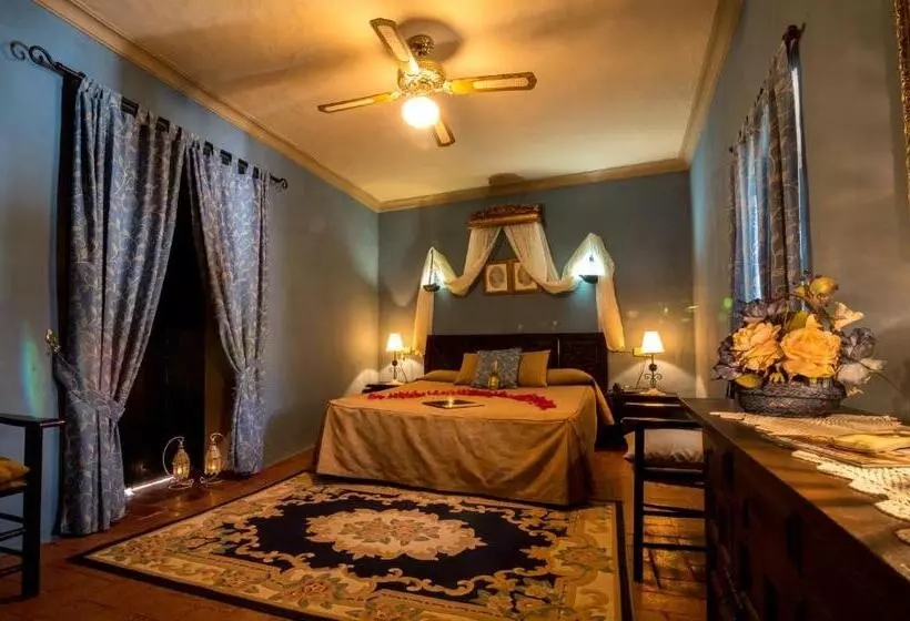 سوییت, Hacienda El Santiscal   Adults Only