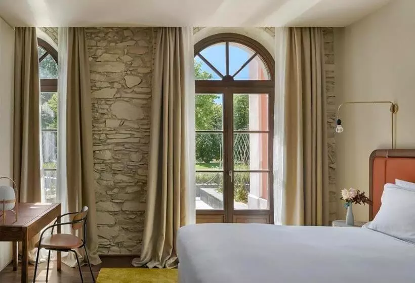 سوئیت جونیور با تراس, Torre Del Remei