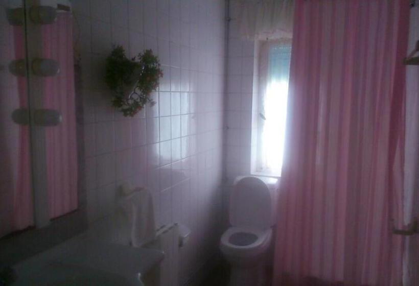 4间卧室的房子, Villa