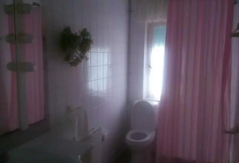 Casă 4 Dormitoare, Villa
