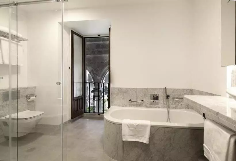 سوییت جونیور, Parador De Santiago Hostal Reis Catolicos
