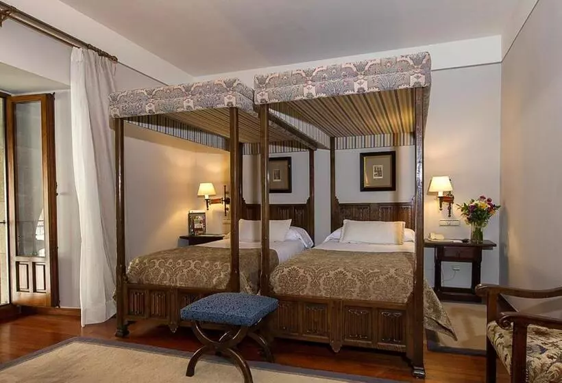 سوییت جونیور, Parador De Santiago Hostal Reis Catolicos