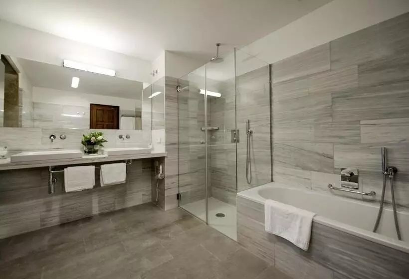 سوییت جونیور, Parador De Santiago Hostal Reis Catolicos