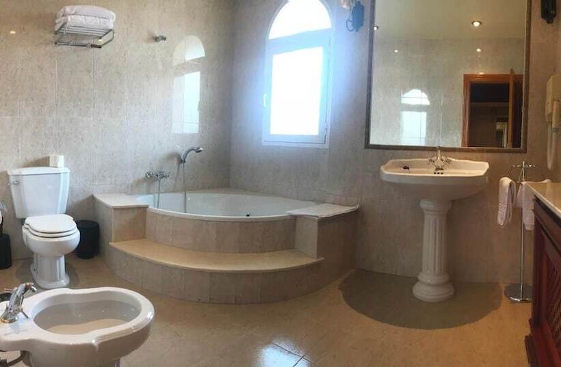 جناح, Hospedium Hotel Twist