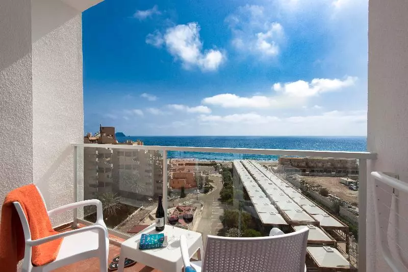 اتاق استاندارد سه نفره, Aluasun Doblemar