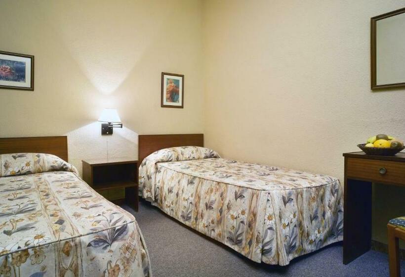 غرفة عائلية, Balneario de Archena  Hotel León