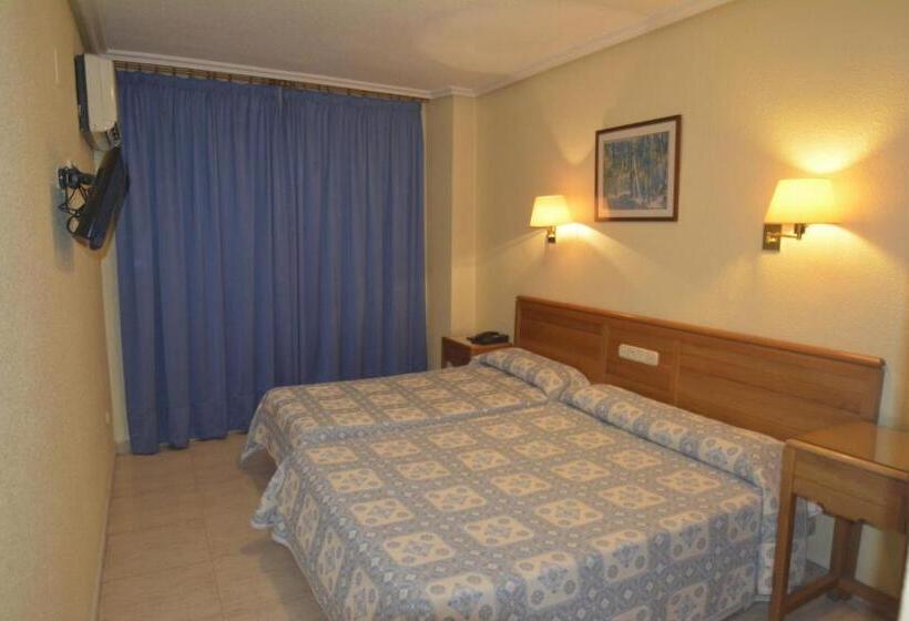 اتاق استاندارد سه نفره, Casa Emilio
