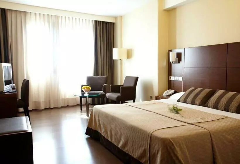اتاق استاندارد سه نفره, Coia De Vigo