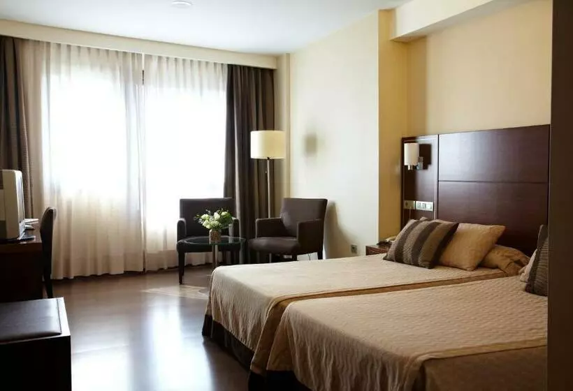 اتاق استاندارد سه نفره, Coia De Vigo