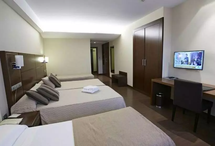 اتاق استاندارد سه نفره, Coia De Vigo