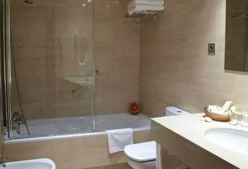 اتاق استاندارد سه نفره, Coia De Vigo