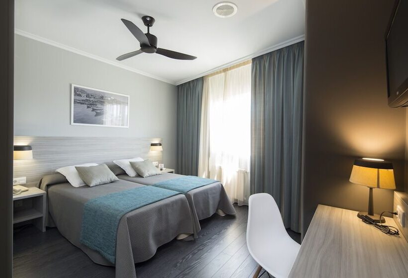 اتاق سوپریور, Combarro