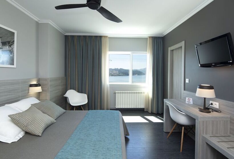 اتاق سوپریور, Combarro