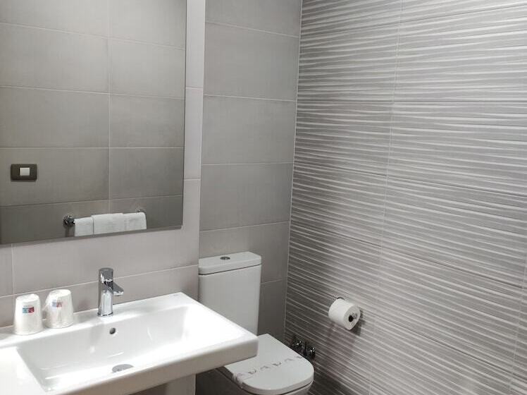 غرفة قياسية ثلاثية, Compostela Vigo