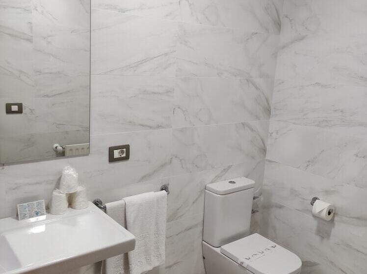 غرفة قياسية ثلاثية, Compostela Vigo