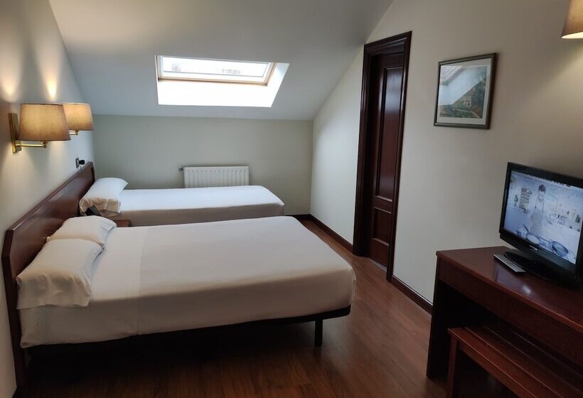 غرفة قياسية ثلاثية, Compostela Vigo