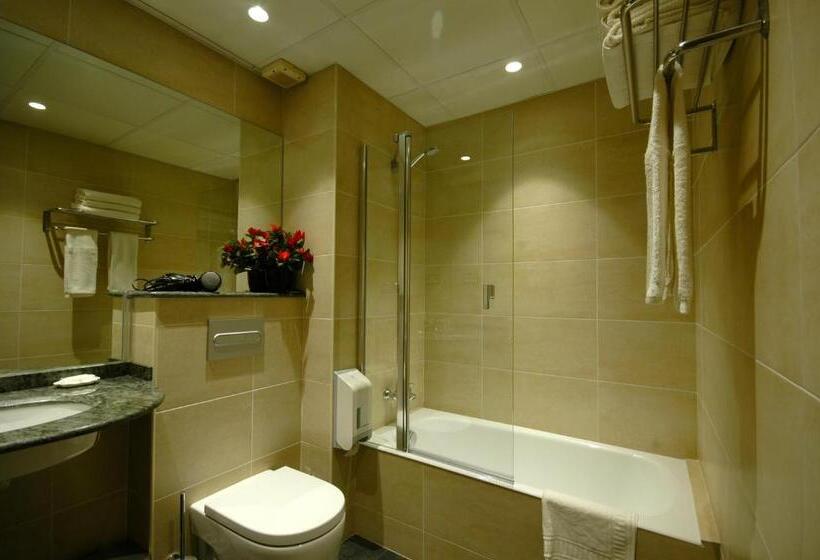 高级大房间, Els Puis