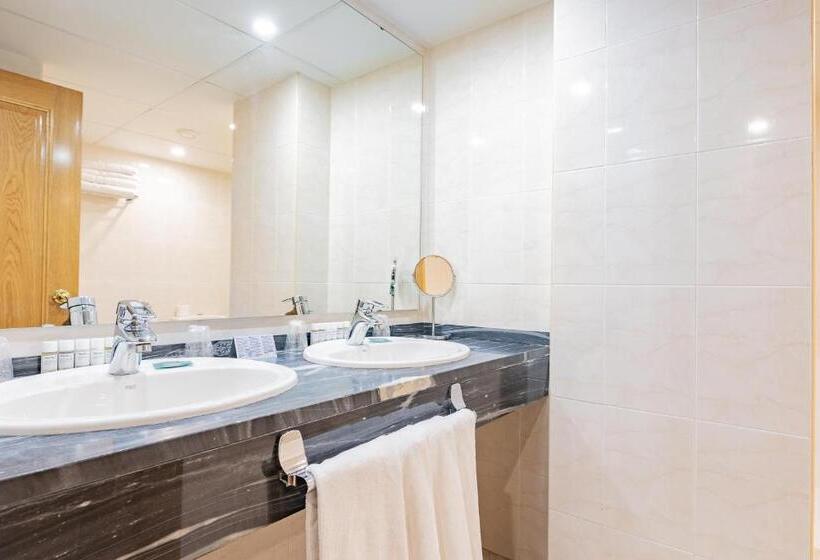 اتاق استاندارد سه نفره, Eth Solan & Spa